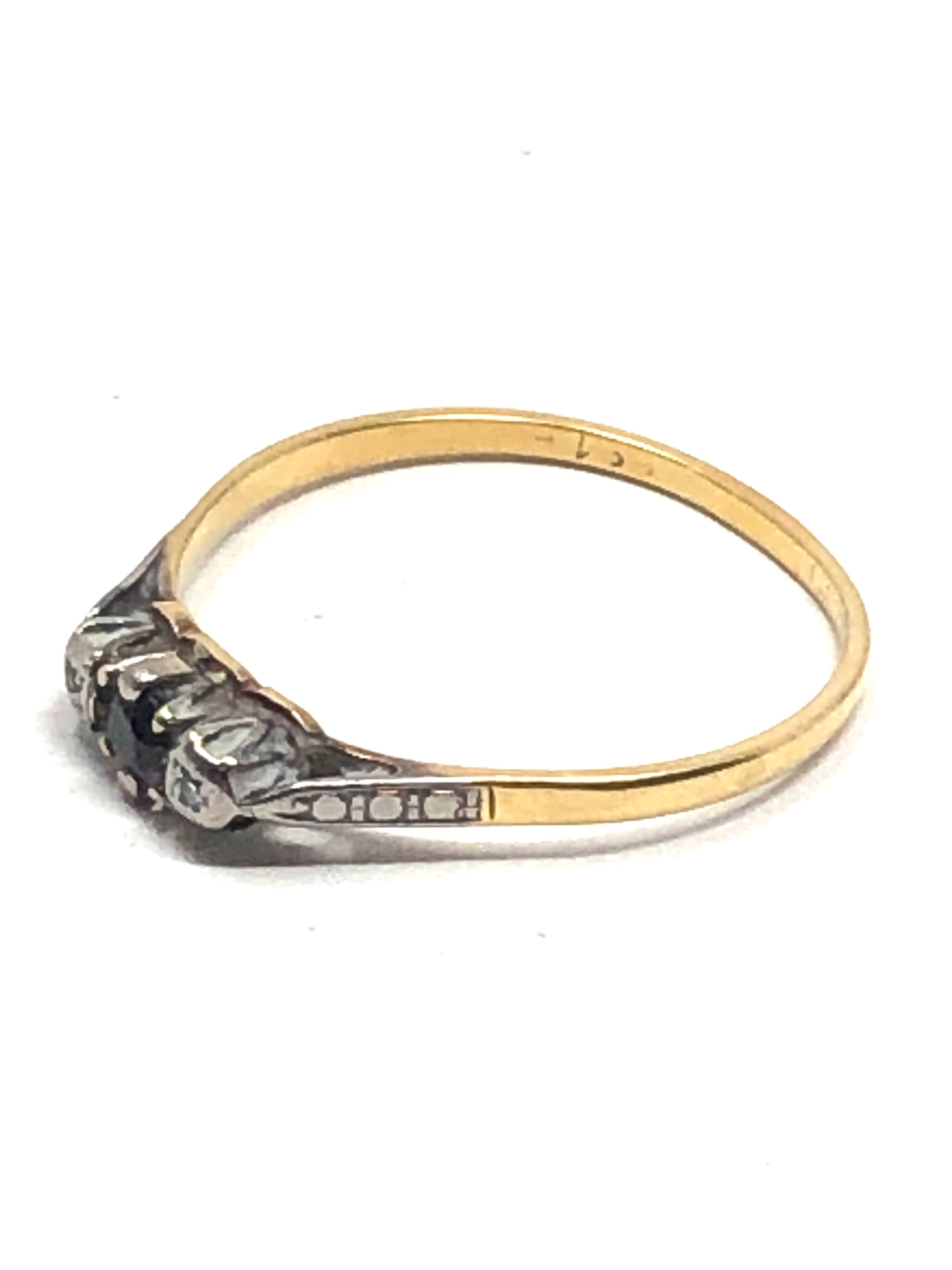 18ct gold & platinum diamond trilogy ring (2.7g) - Image 2 of 3