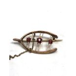 9ct Gold antique garnet wishbone brooch (1.9g)
