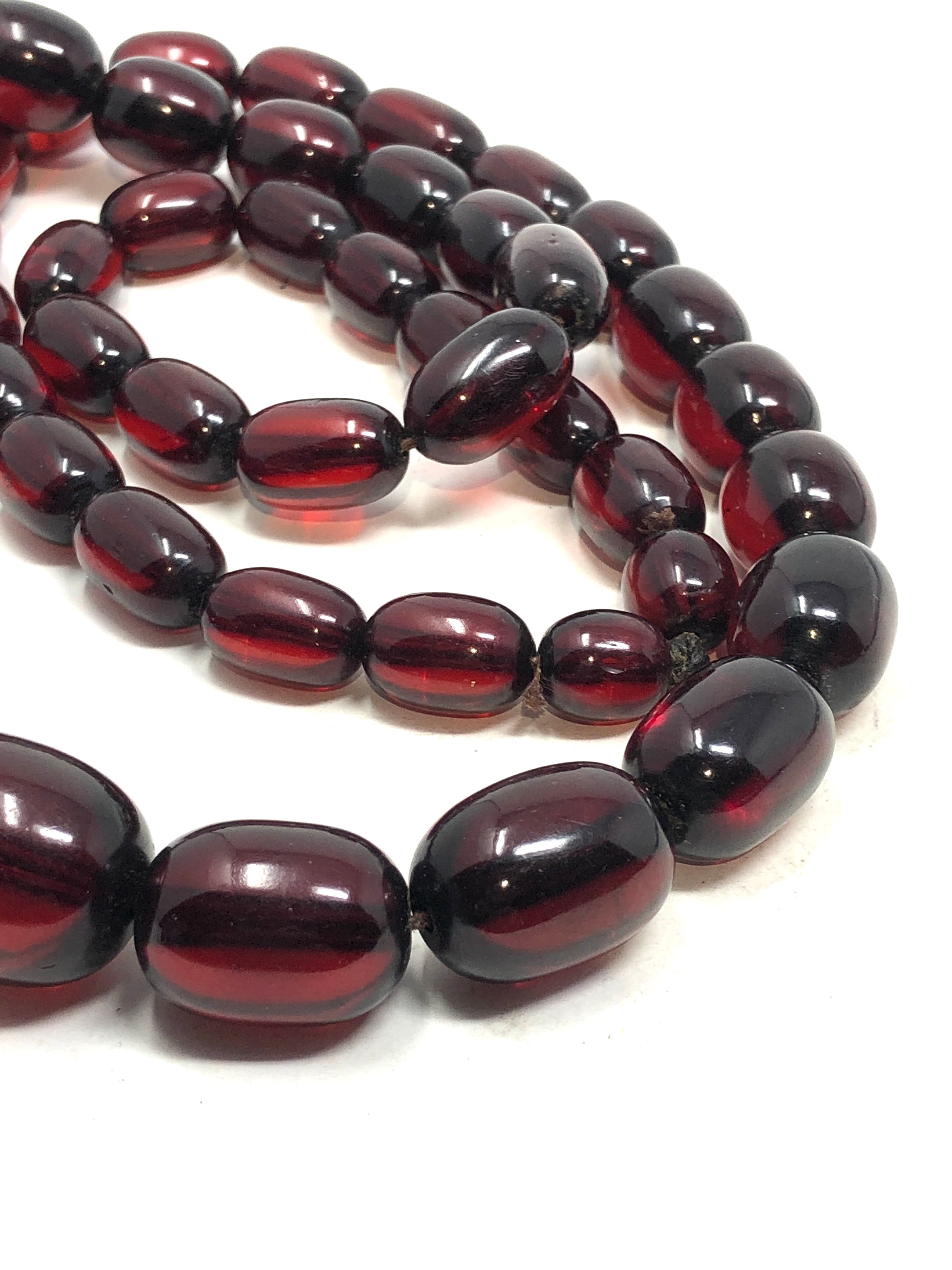 Antique prystal cherry bakelite bead graduated necklace (107g) - Image 3 of 3
