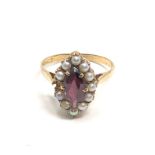 9ct gold marquise set garnet & pearl ring missing pearl(2.8g)