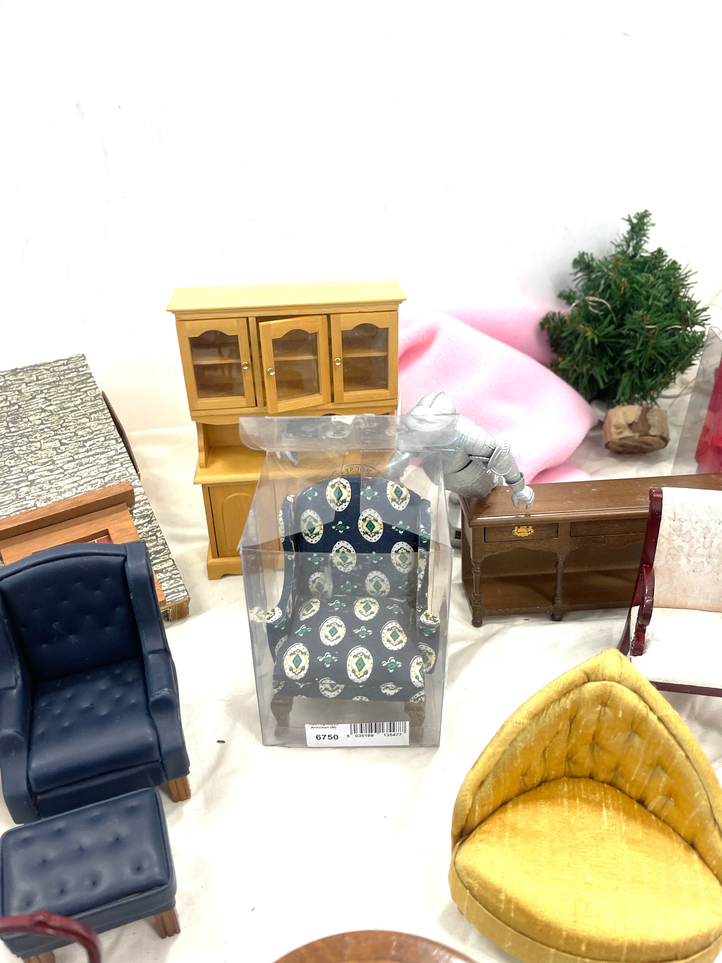 Large selection of dolls house furniture - Image 7 of 11