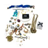 Bag of assorted costume jewellery