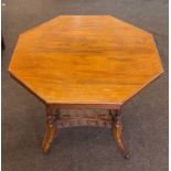 Vintage mahogany center / hall table, approximate measurements: 29 inches, 35 inches diameter