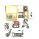 Selection of vintage and later metal ware included darts, cigar, razors etc