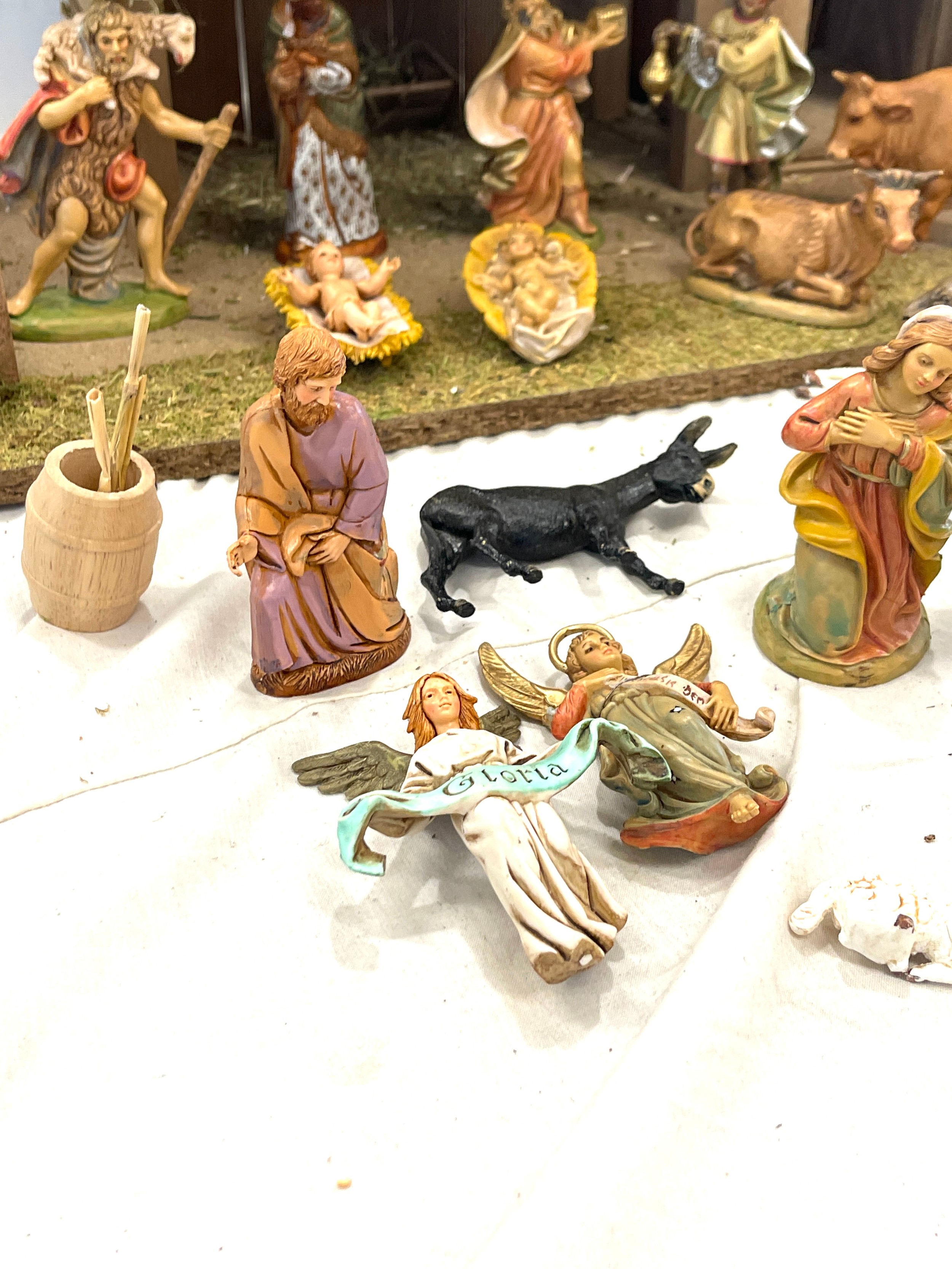 Handmade stable / manger with biblical figures, nativity scene figures by maker Landi Italy , - Image 2 of 6