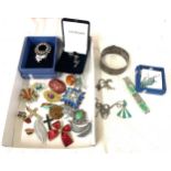 Selection of ladies costume jewellery to include Mexican silver brooches etc