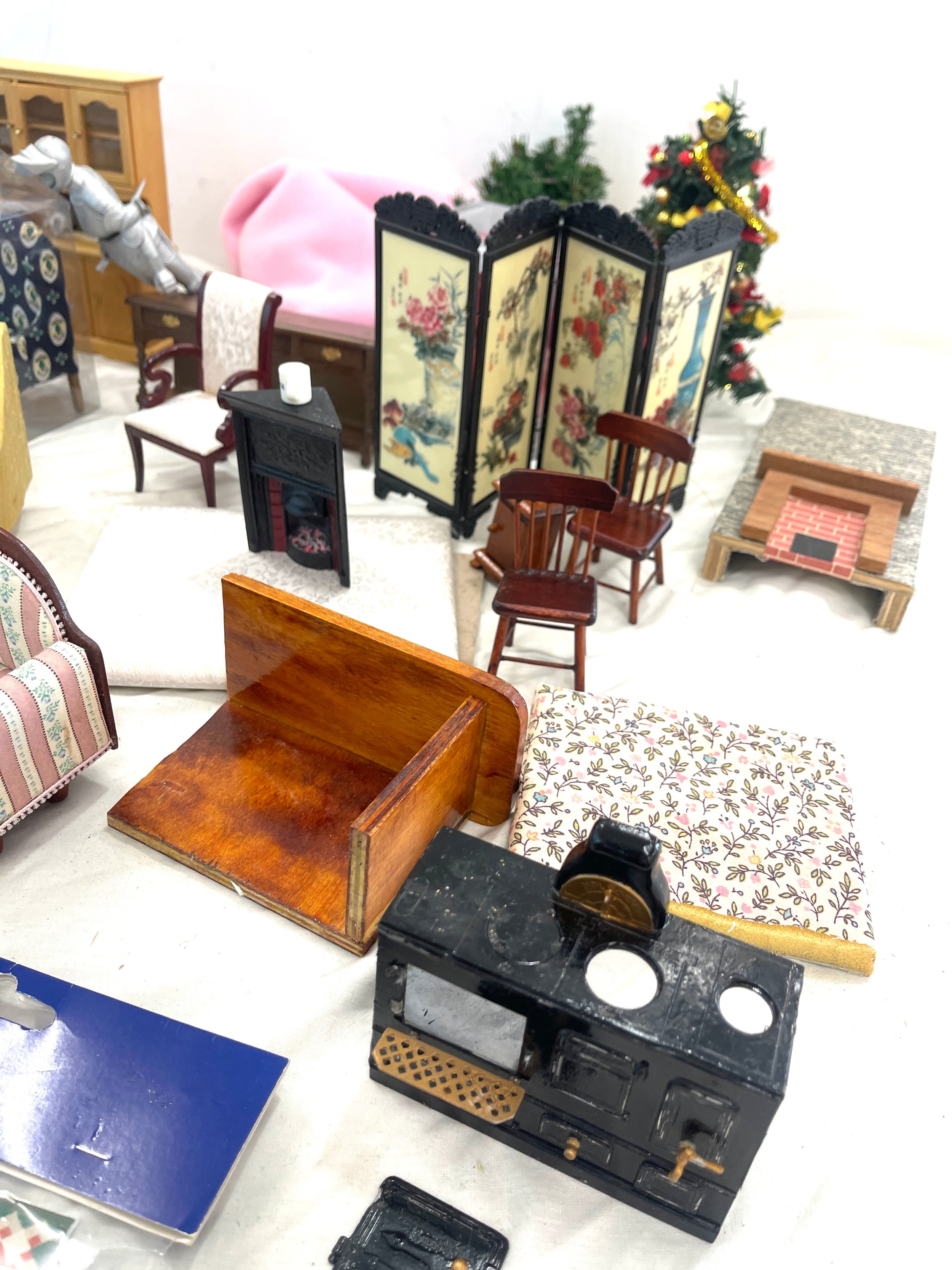 Large selection of dolls house furniture - Image 5 of 11