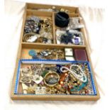 Selection of assorted ladies costume jewellery