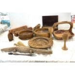 Selection of wooden pieces to include bowls, essence burners etc