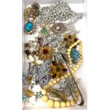 Large selection of vintage and later brooches