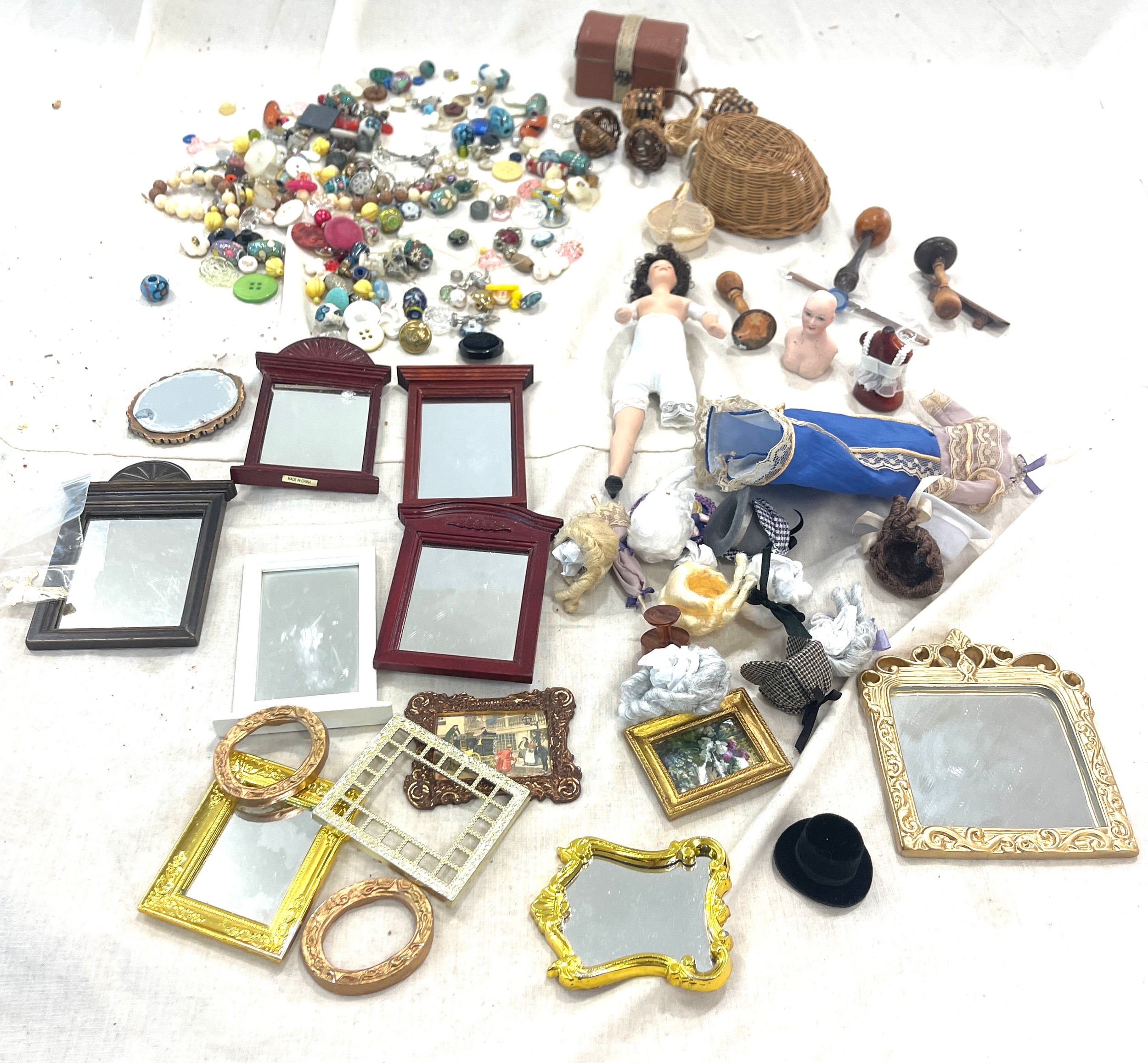 Selection of dolls house accessories, to include dolls, mirrors, pictures etc