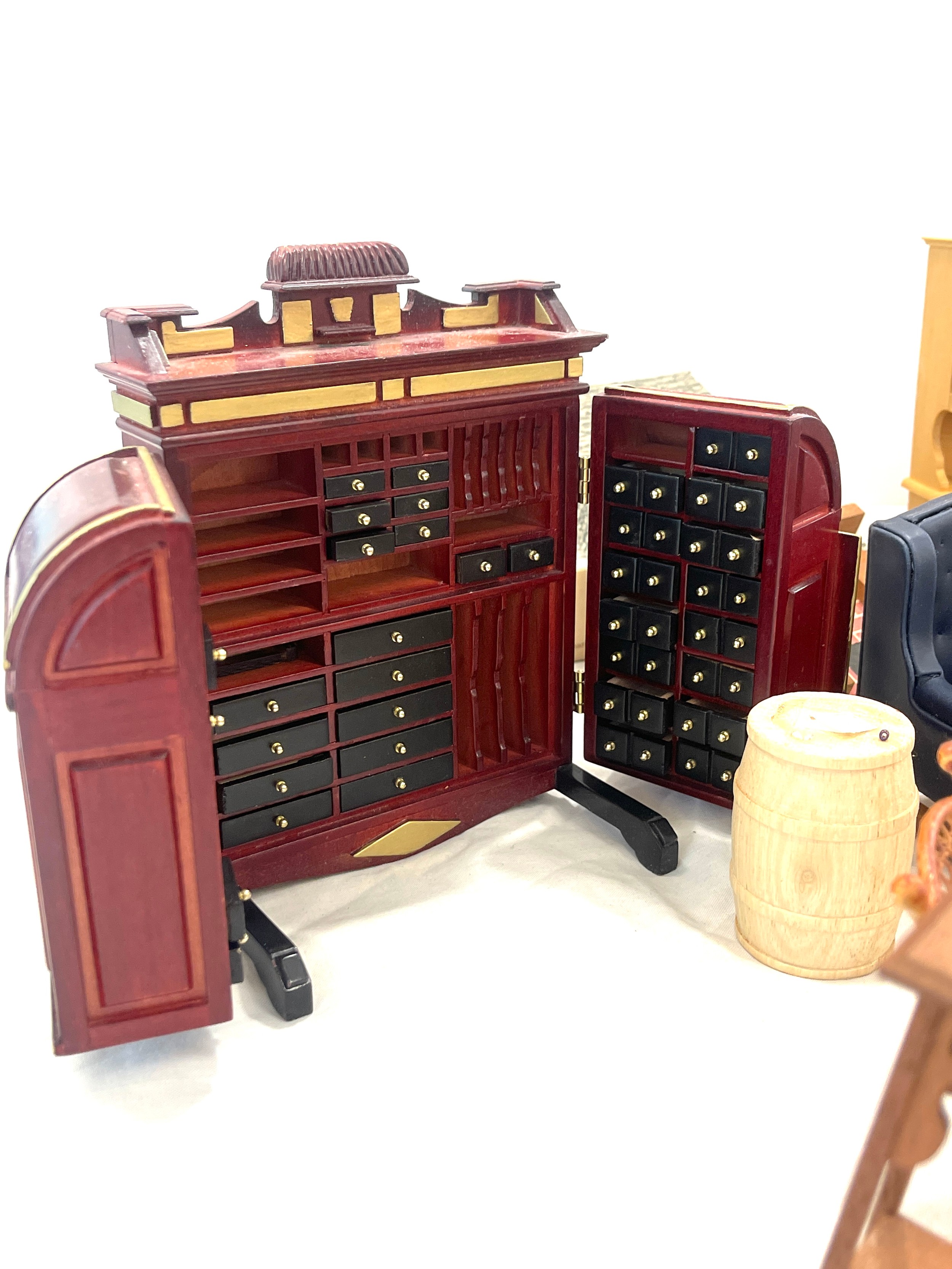 Large selection of dolls house furniture - Image 8 of 11