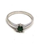 9ct white gold emerald ring (1.7g)