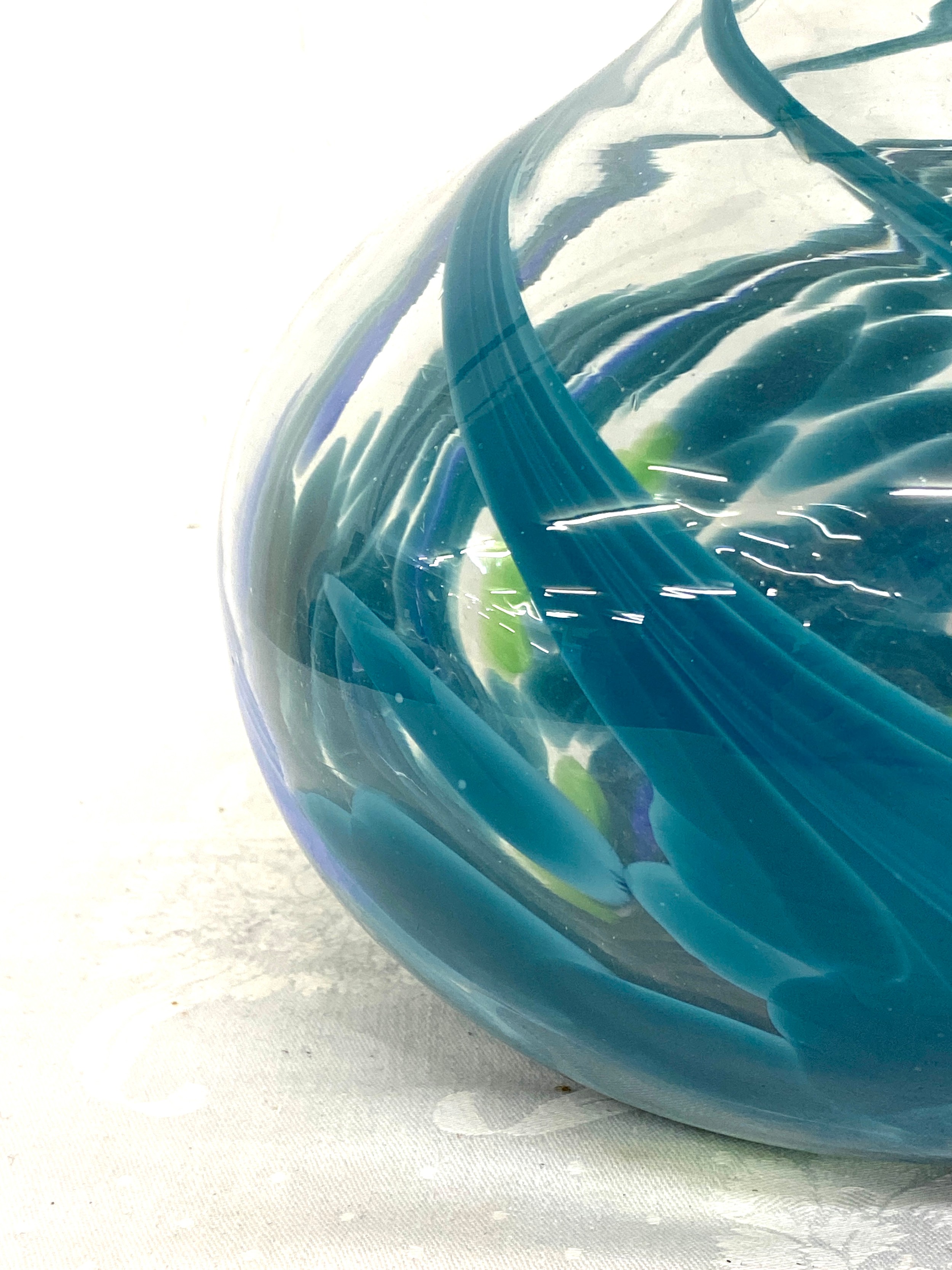 Decorative swirl glass vase, approximate height 12 inches - Image 3 of 5