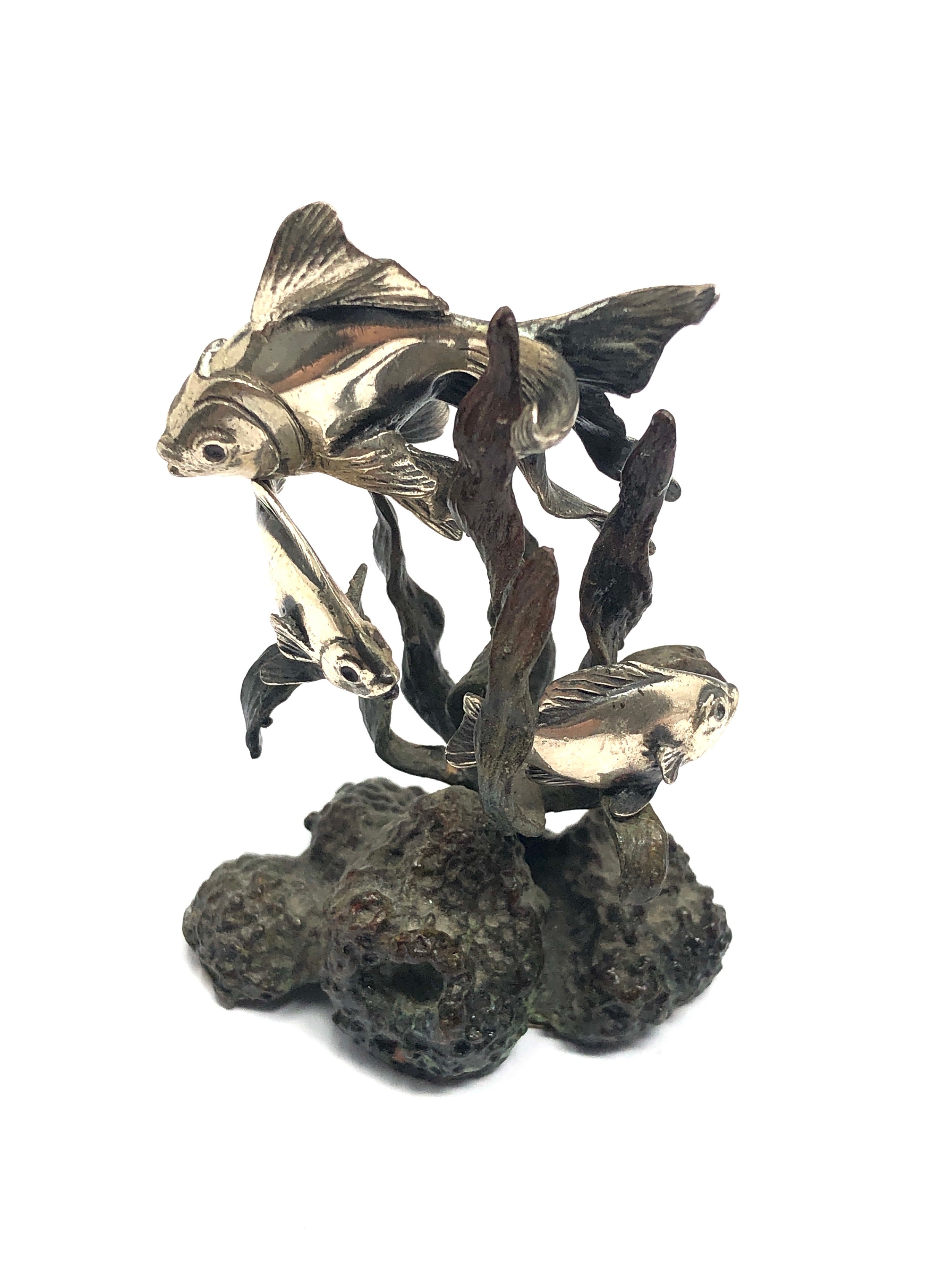 Silver & enamel painted miniature fish figure group measures approx 6.5cm tall hallmarked 800 weight