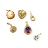 Selection of 9ct gold ladies pendants/ charms total weight 8g