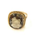 9ct ladies quartz ring, overall weight 8g, ring size P