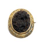 Fine Antique 15ct gold framed carved tortoiseshell floral brooch weight 5.2g measures approx 3.2cm