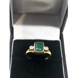 18ct gold emerald & diamond ring central emeral measures approx 8mm by 6mm with a diamond either