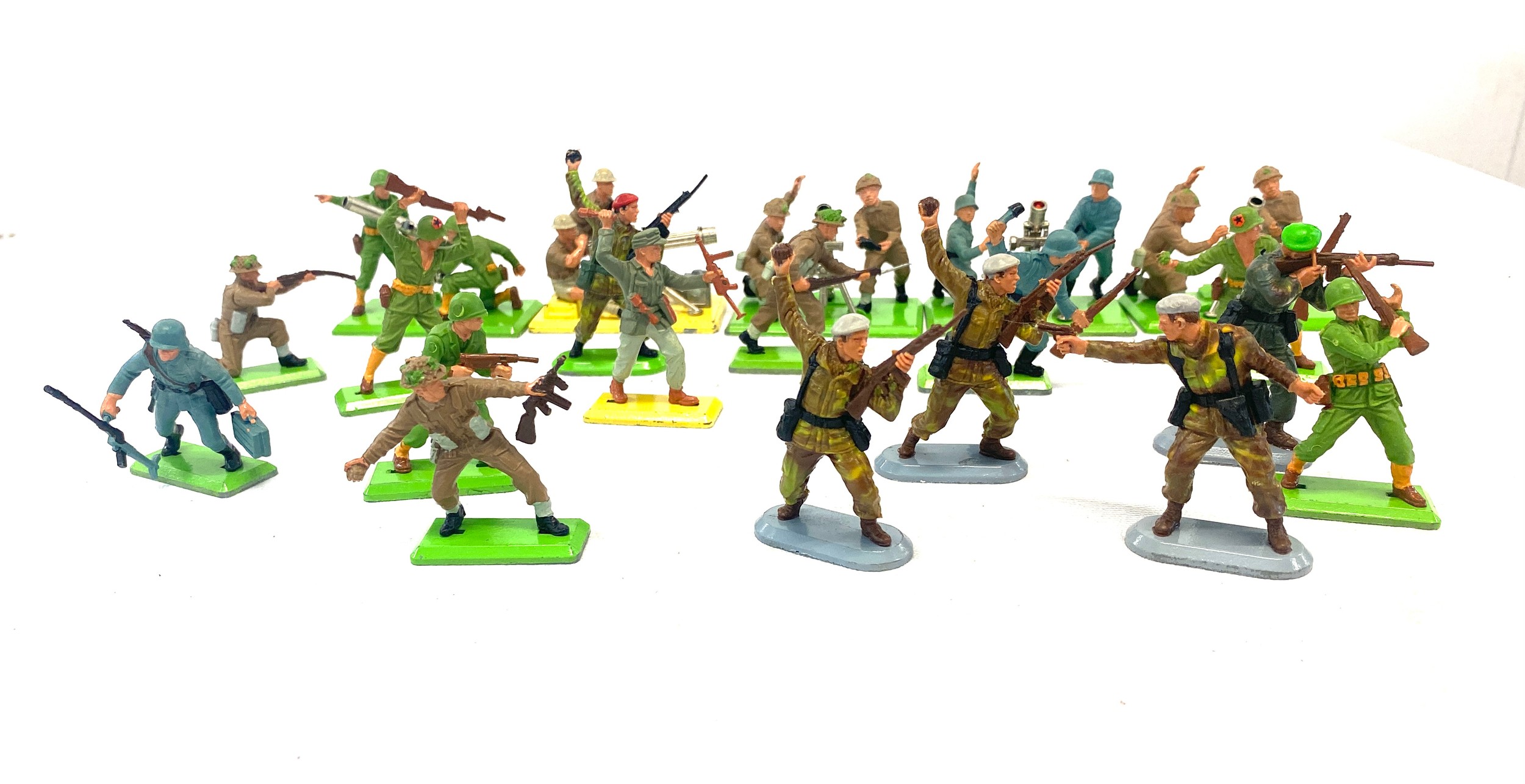 Selection of 20 Britains Deetail figures includes 75mm Gun, Vickers machine gun Mortar etc - Image 3 of 4