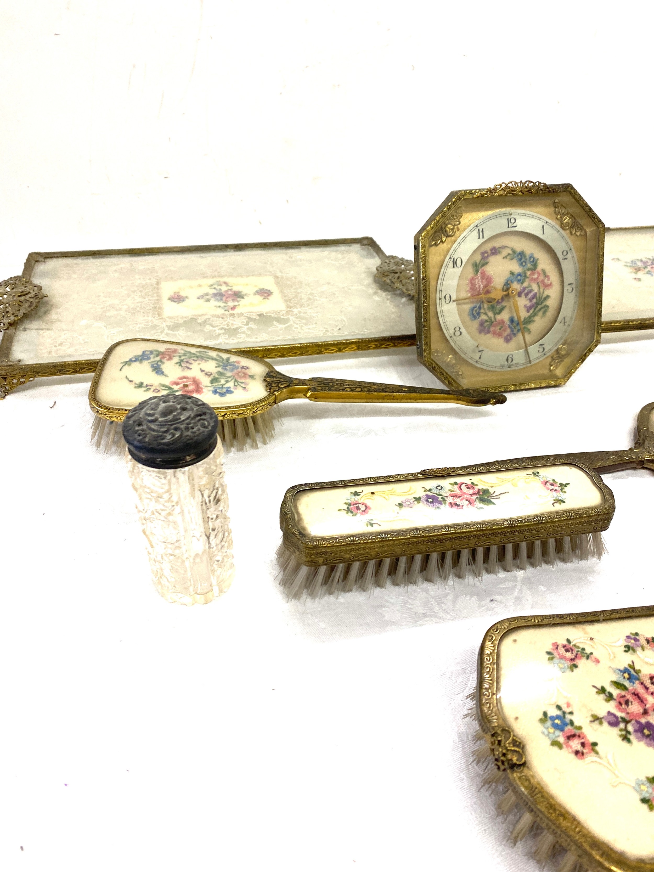 Vintage dressing table set with clock, brushes, tray etc - Image 3 of 5