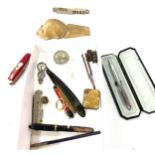 Tray of vintage and later items to include pocket knifes, pens etc