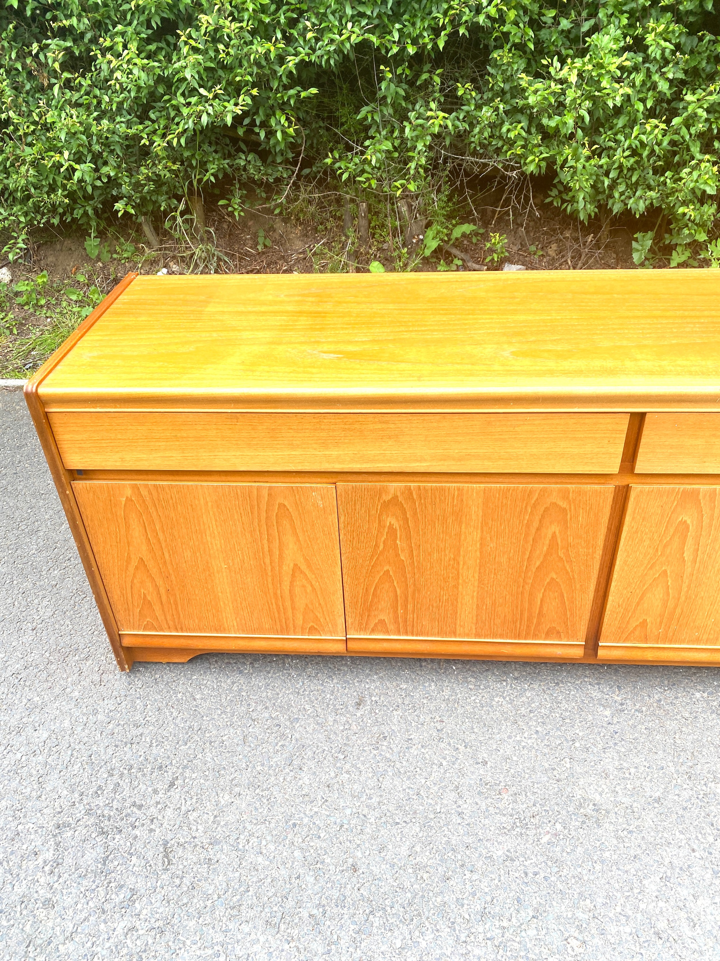 Retro teak sideboard, approximate measurements: Height 23.5 inches, Length 82.5 inches, depth 18 - Image 3 of 4