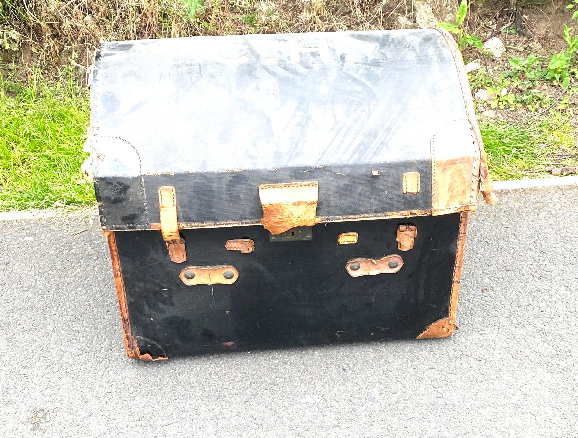 Vintage dome top travel trunk, in need of restoration, approximate measurements: Height 23 inches,