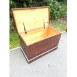 Vintage pine blanket box, approximate measurements: Height 19 inches, Width 31.5 inches, Depth 16.