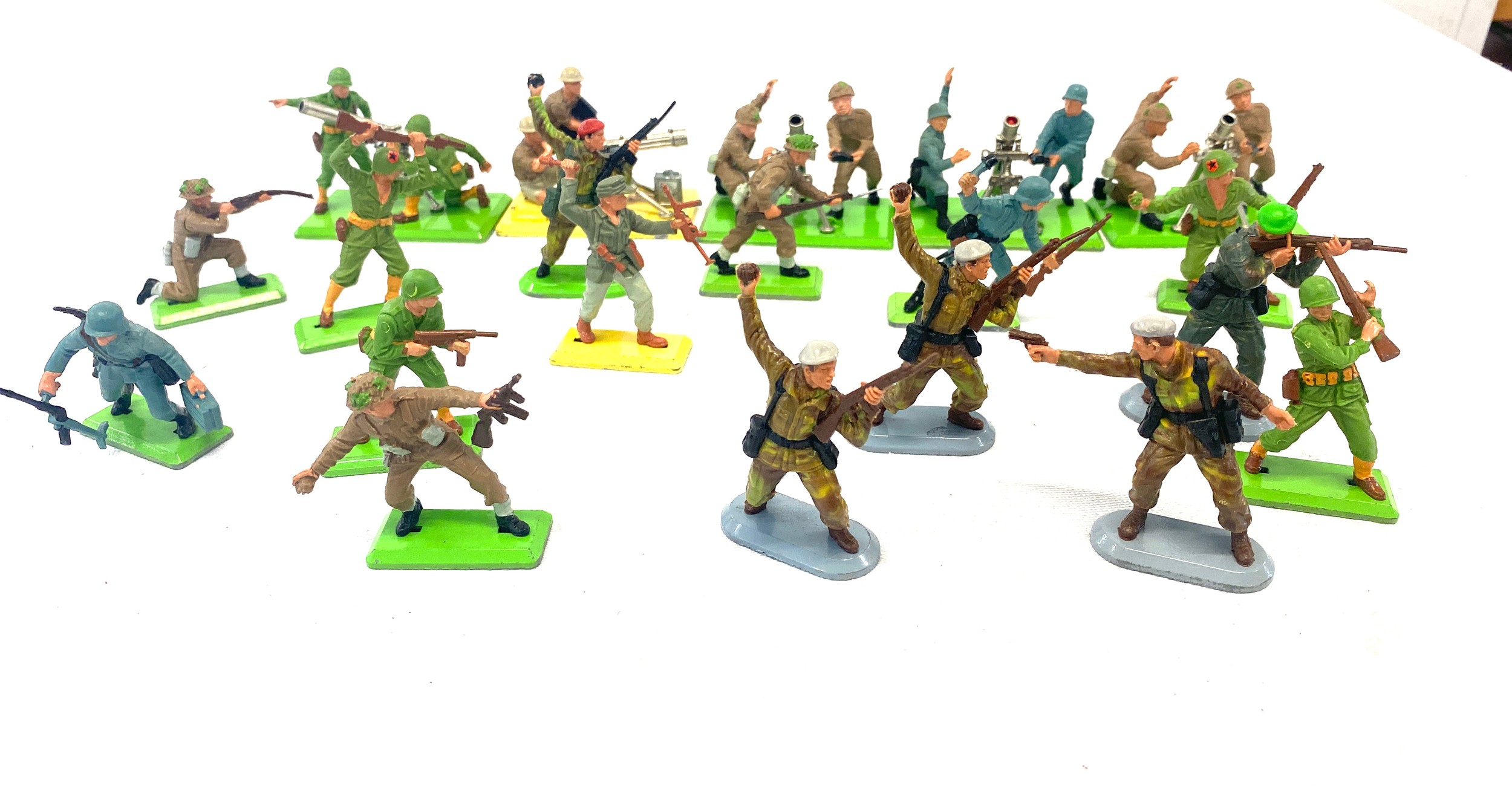 Selection of 20 Britains Deetail figures includes 75mm Gun, Vickers machine gun Mortar etc - Image 4 of 4