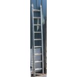 Set of extending aluminmum ladders