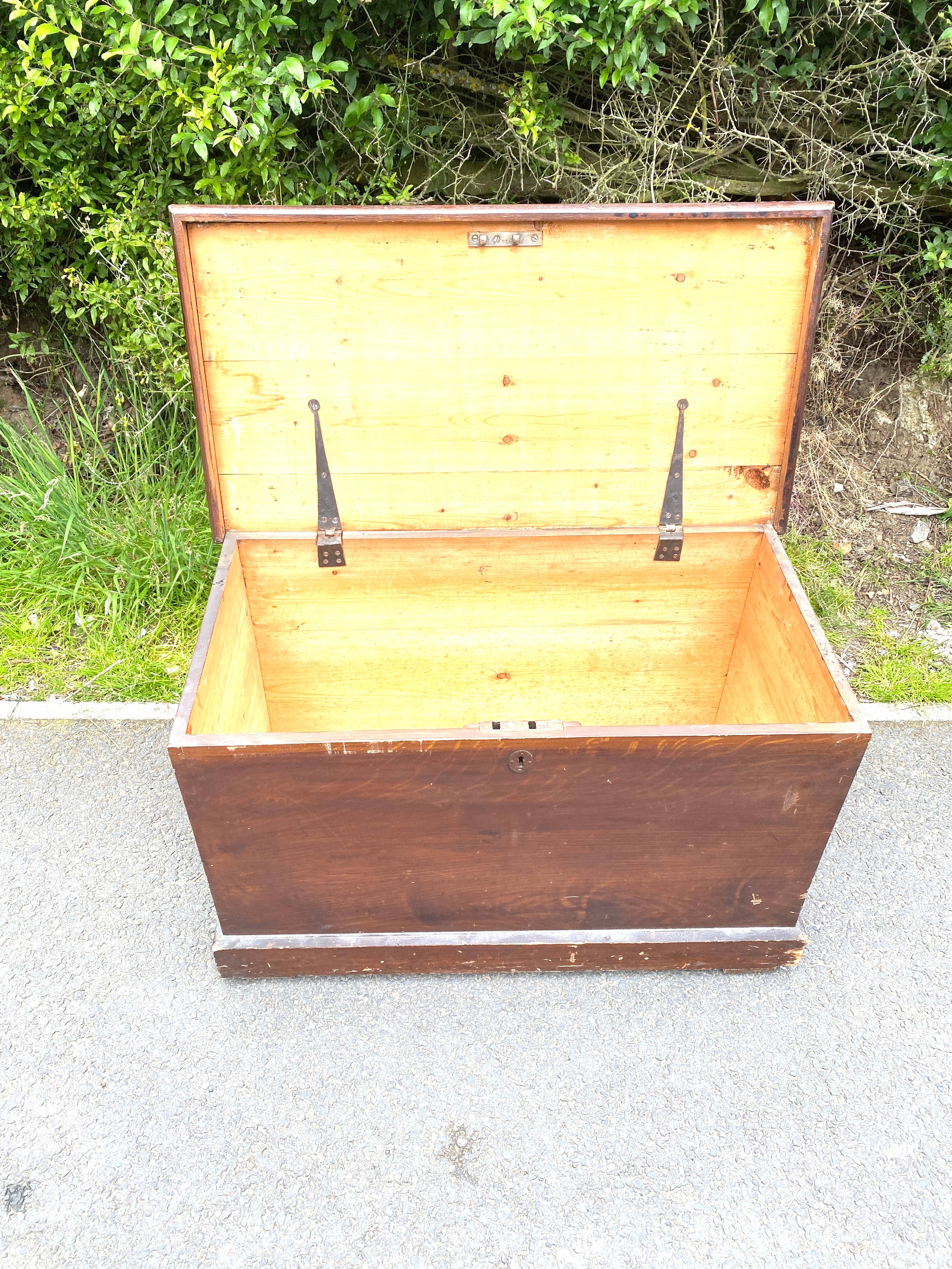 Vintage pine blanket box, approximate measurements: Height 19 inches, Width 31.5 inches, Depth 16. - Image 2 of 3