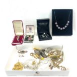 Selection vintage and later ladies costume jewellery to include brooches, badges, earrings etc
