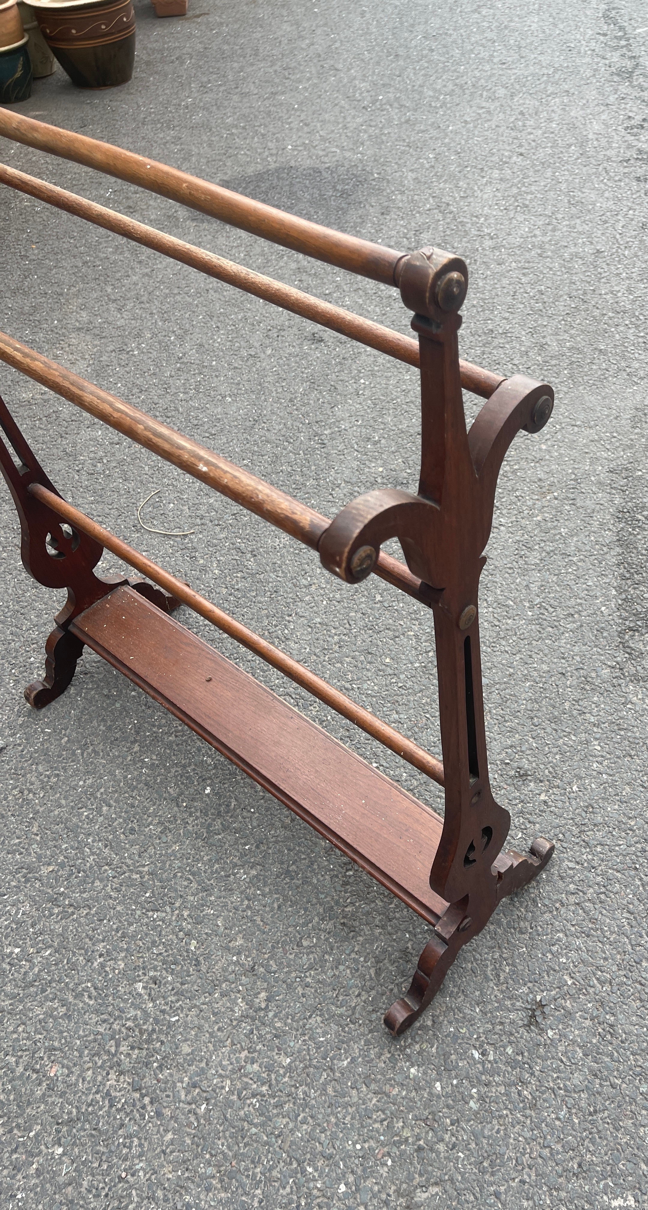 Mahogany towel rack measures approx height 36 inches high and 32 inches wide - Image 2 of 2