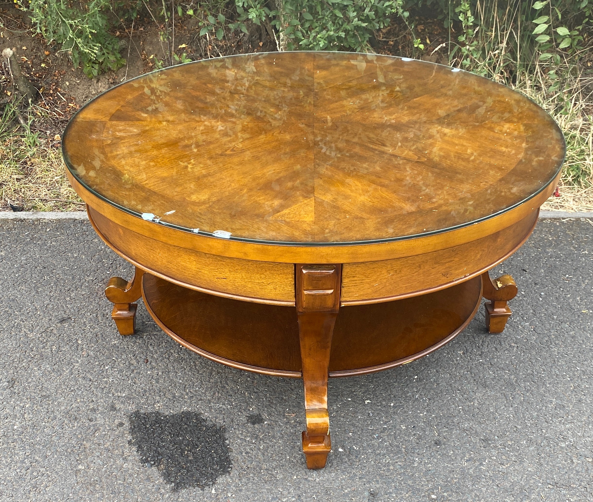 Circular wooden coffee table with glass cover, diameter 36 inches, Height 19 inches - Image 3 of 4