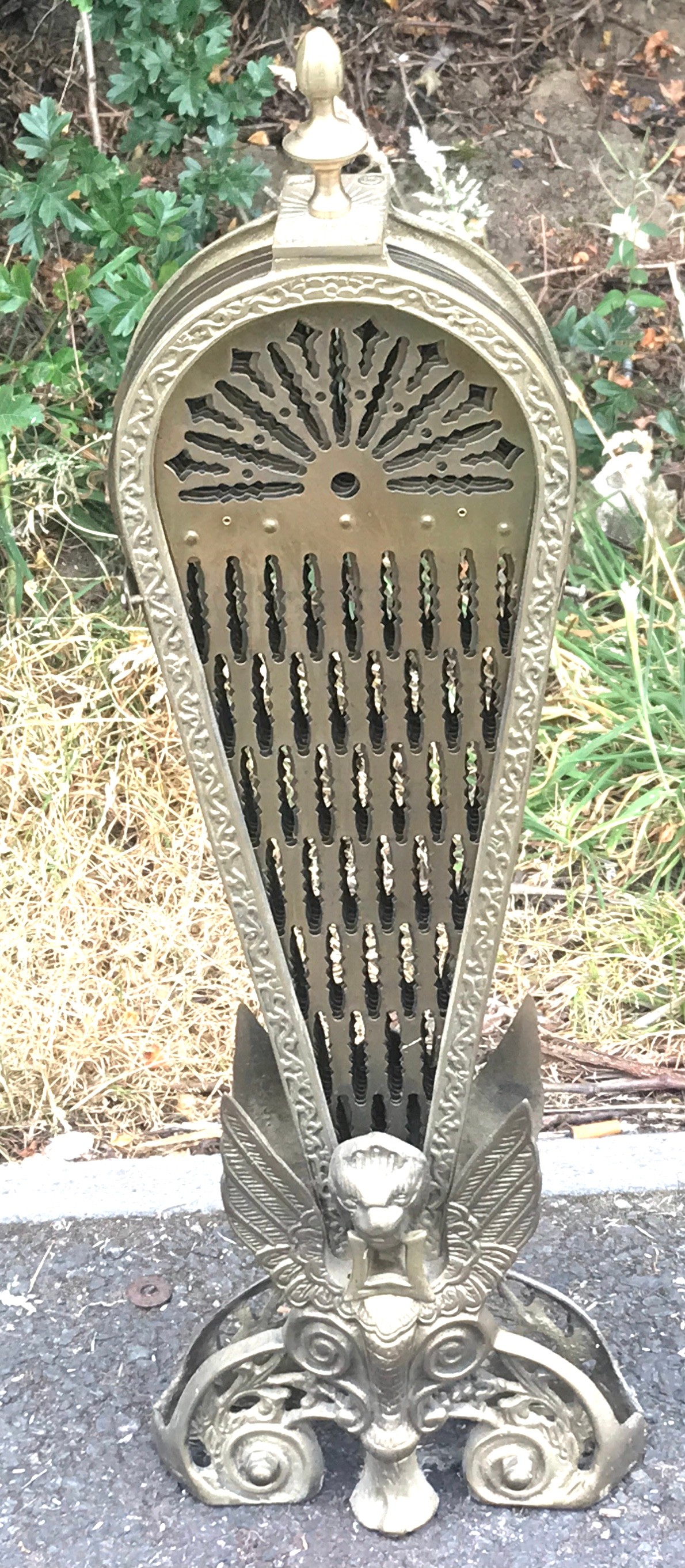 Vintage Brass Peacock firescreen, approximate height 25 inches, width when fanned out 38 inches - Image 2 of 2