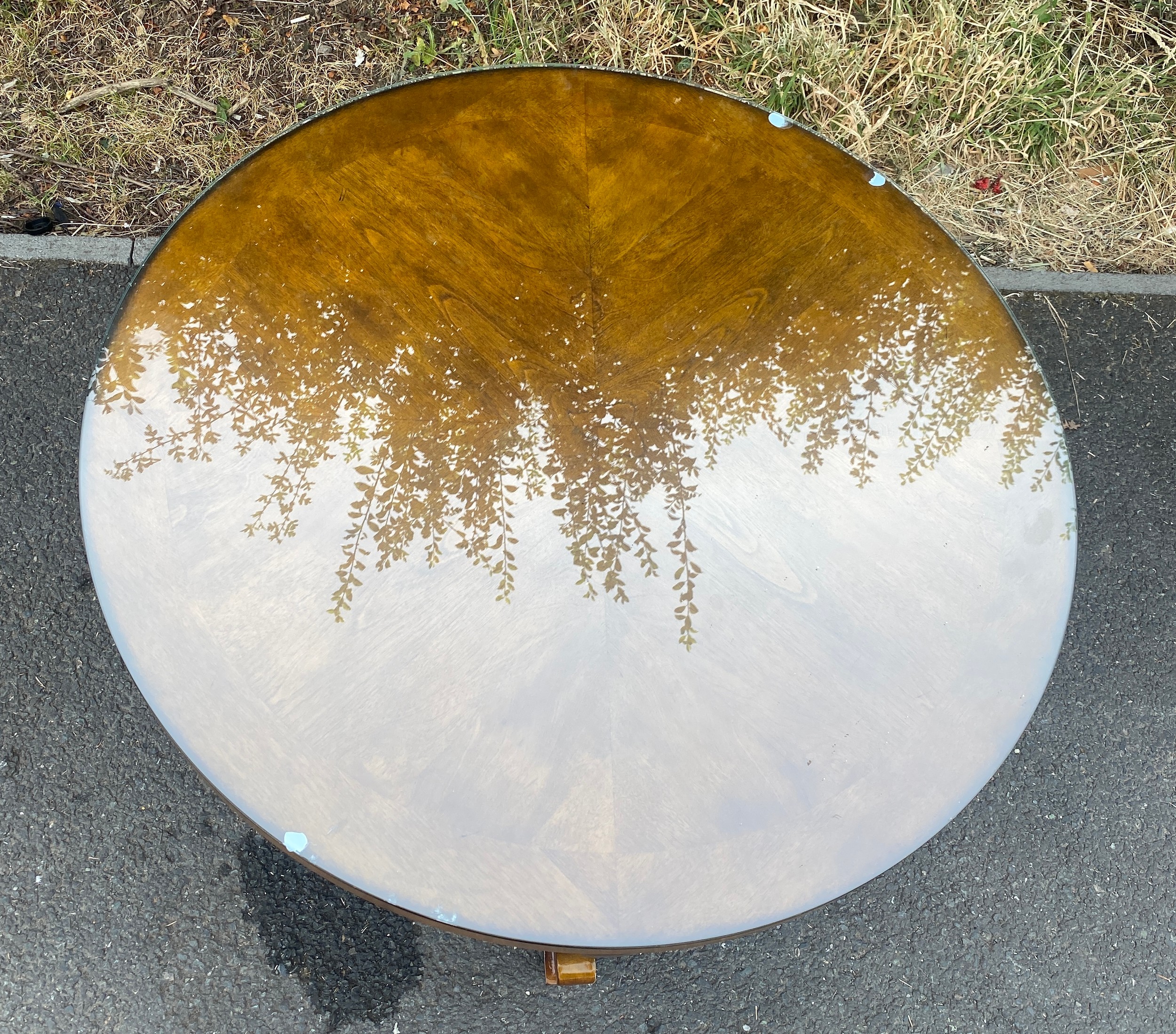 Circular wooden coffee table with glass cover, diameter 36 inches, Height 19 inches - Image 4 of 4