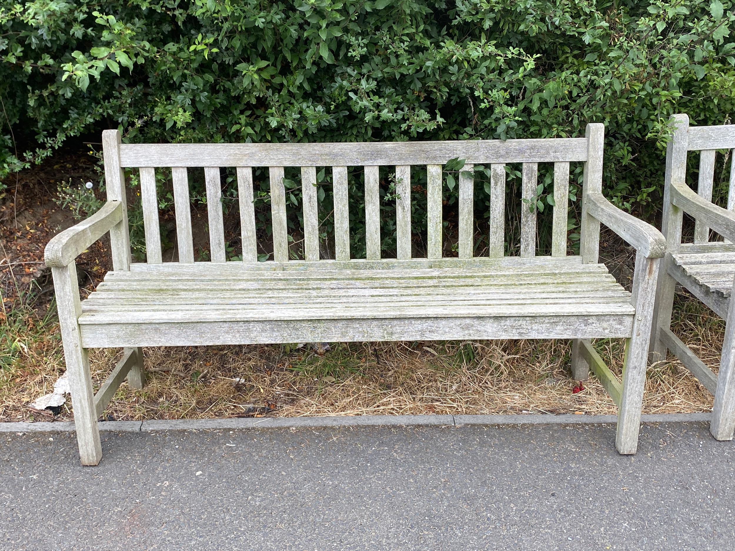 Three seater wooden bench - Image 2 of 2