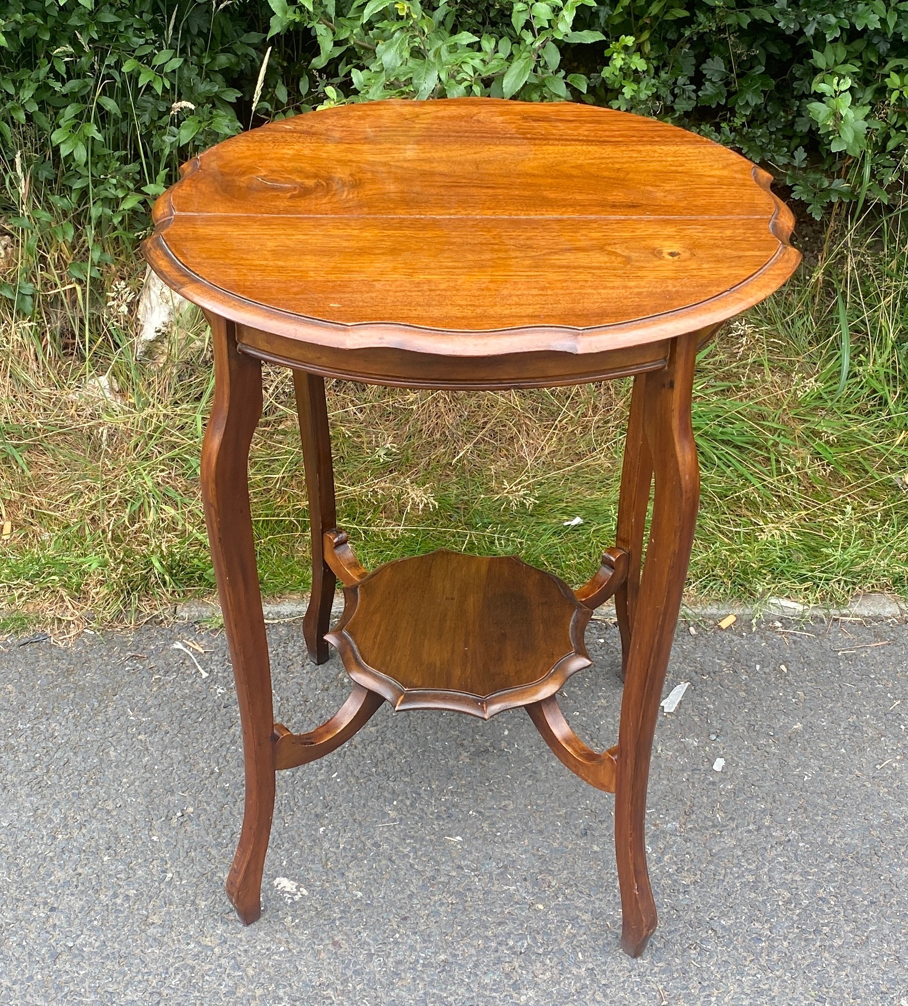Oak occasional table measures approx 27 inches 23 inches diameter