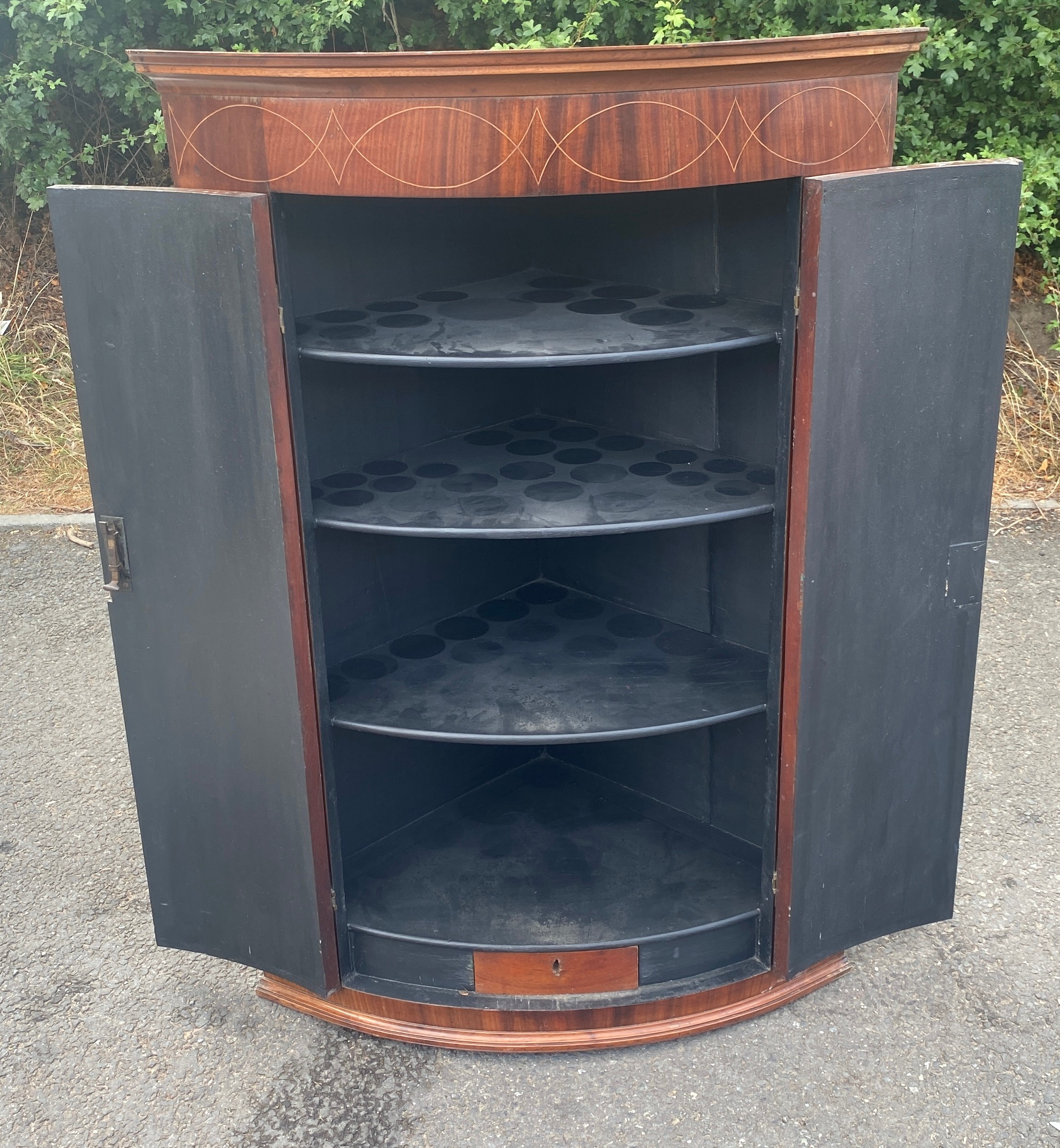 Bow fronted mahogany 2 Door corner cabinet measures approx - Image 3 of 4