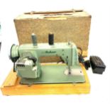 Cased Anker RR 25382 sewing machine
