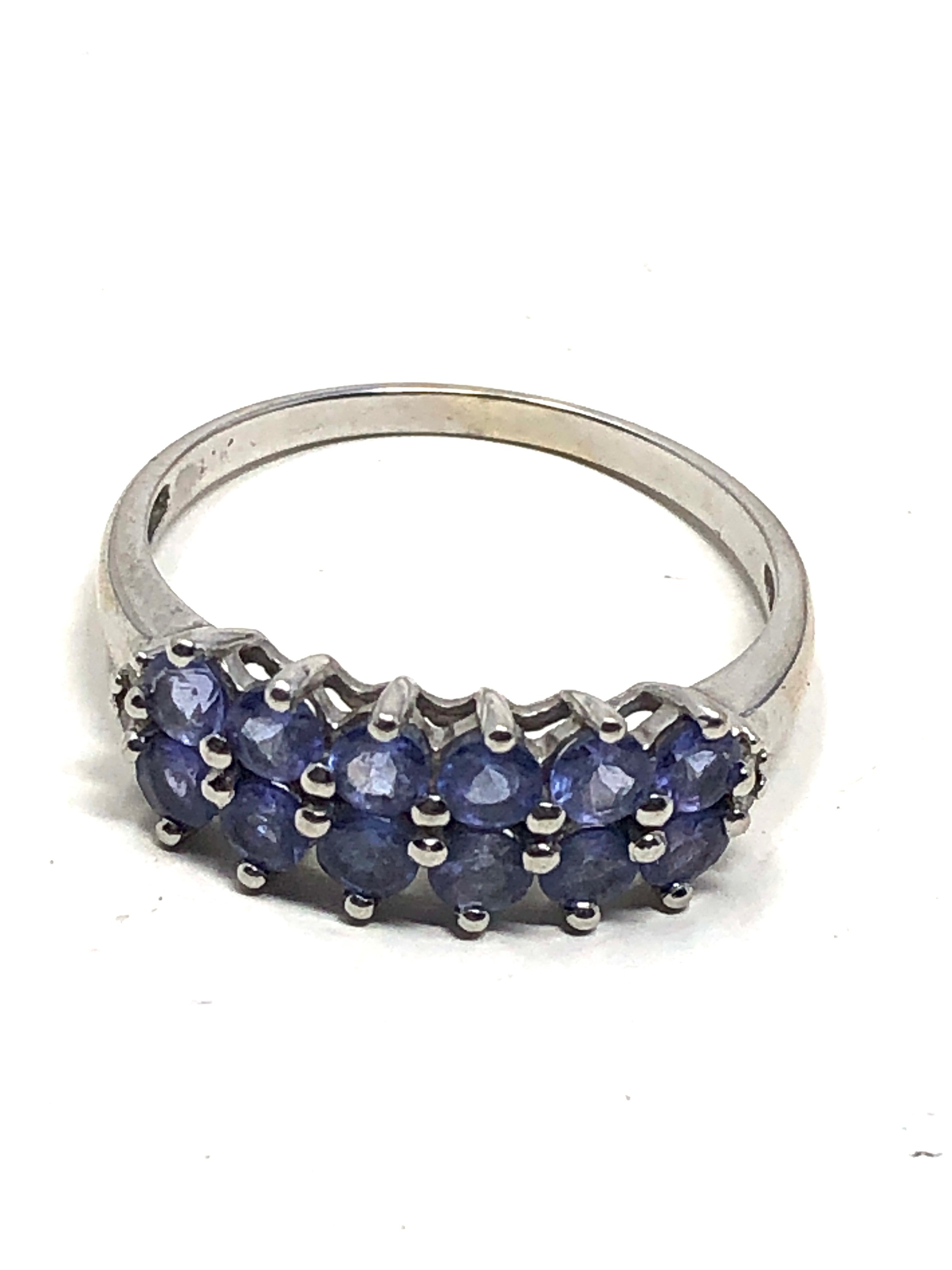 14ct white gold tanzanite & diamond ring (2.6g)