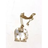 9ct gold mother of pearl elephant pendant necklace (6.2g)