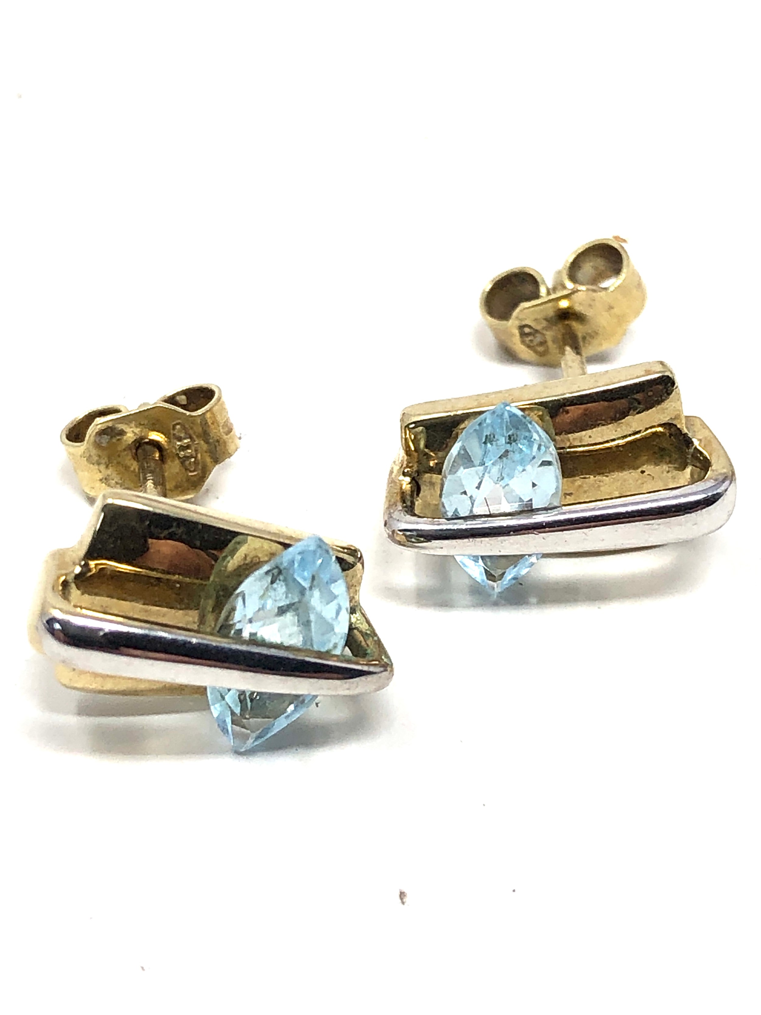 9ct yellow & white gold blue topaz stud earrings (2g)