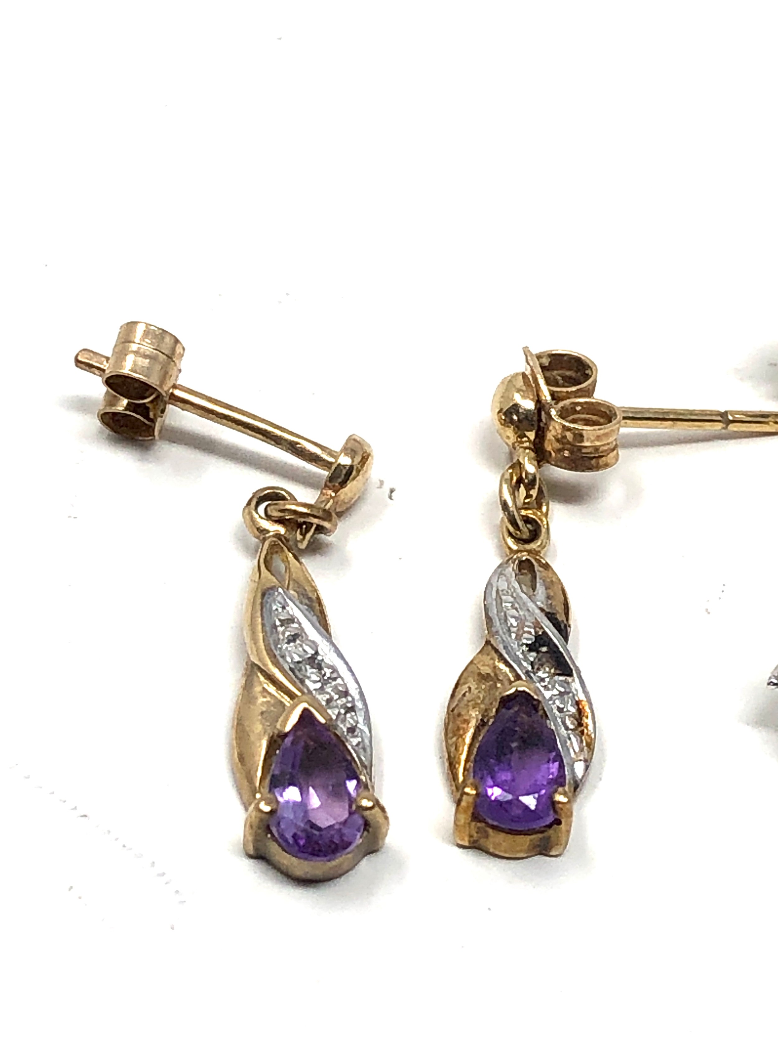 2 x 9ct gold stone set & diamond earrings inc. tanzanite & amethyst (2g) - Bild 2 aus 3