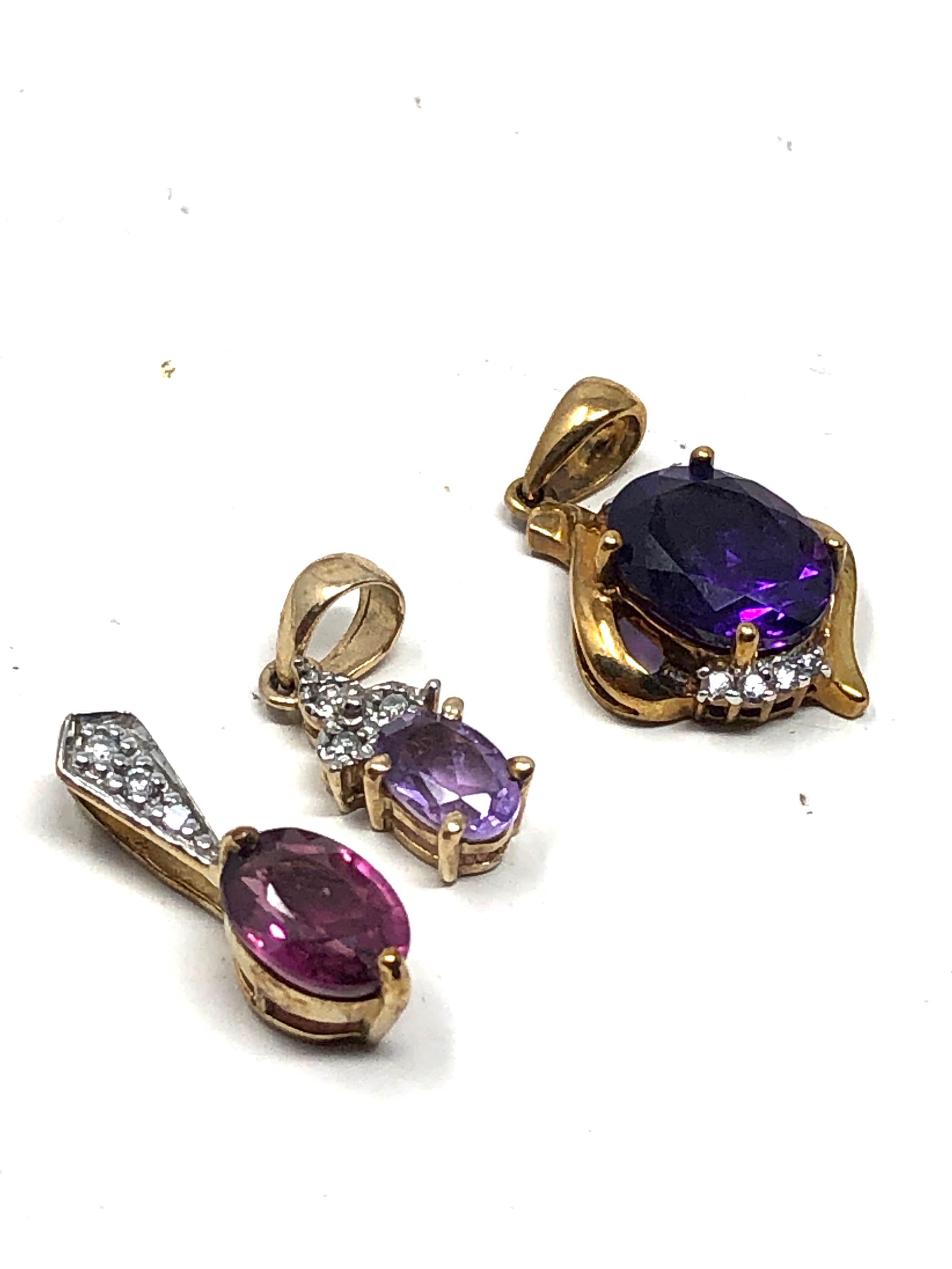 3 x 9ct gold gemstone & diamond pendants inc. amethyst & garnet (2.9g)