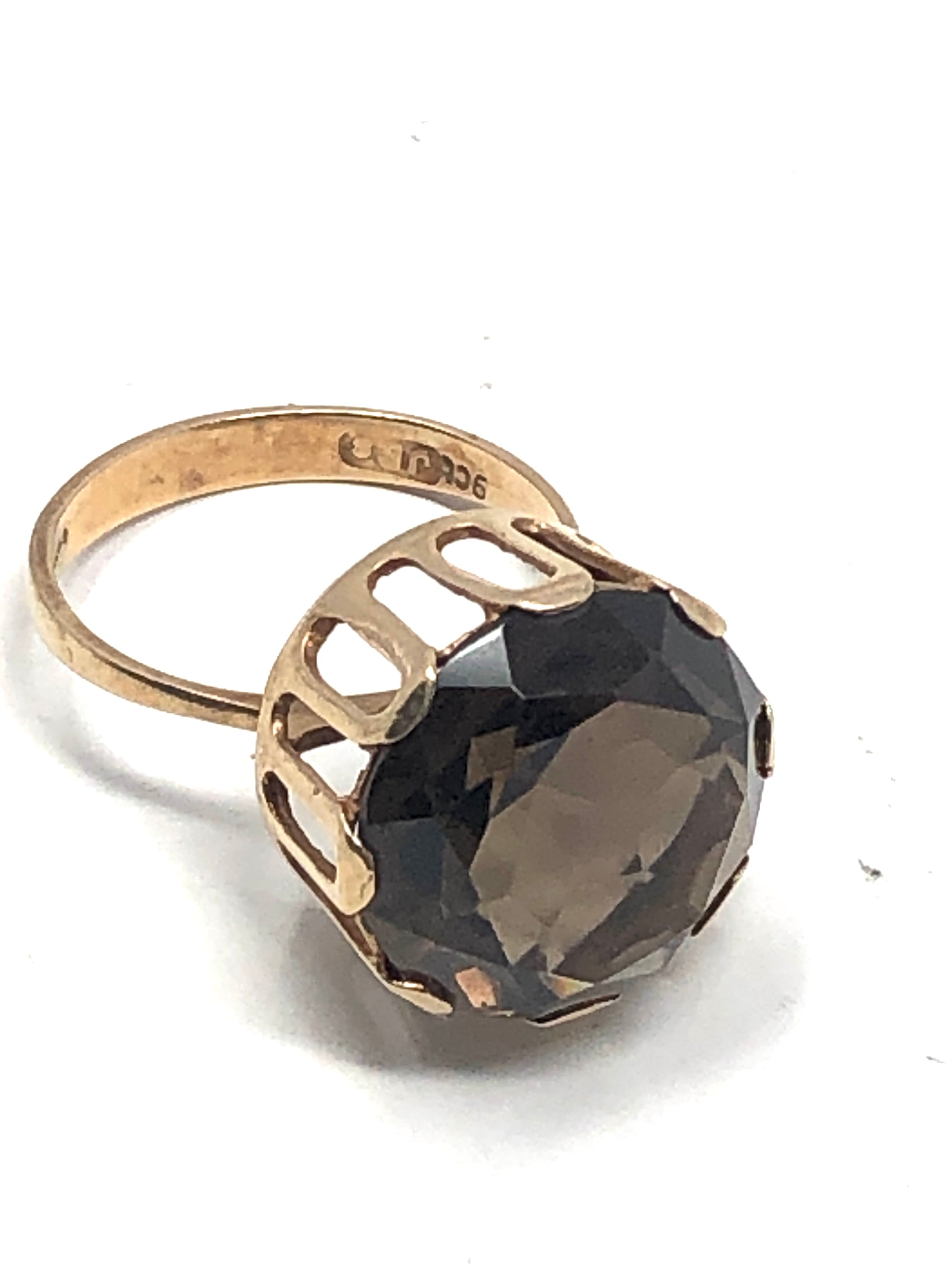 9ct gold smoky quartz ring (4.3g)