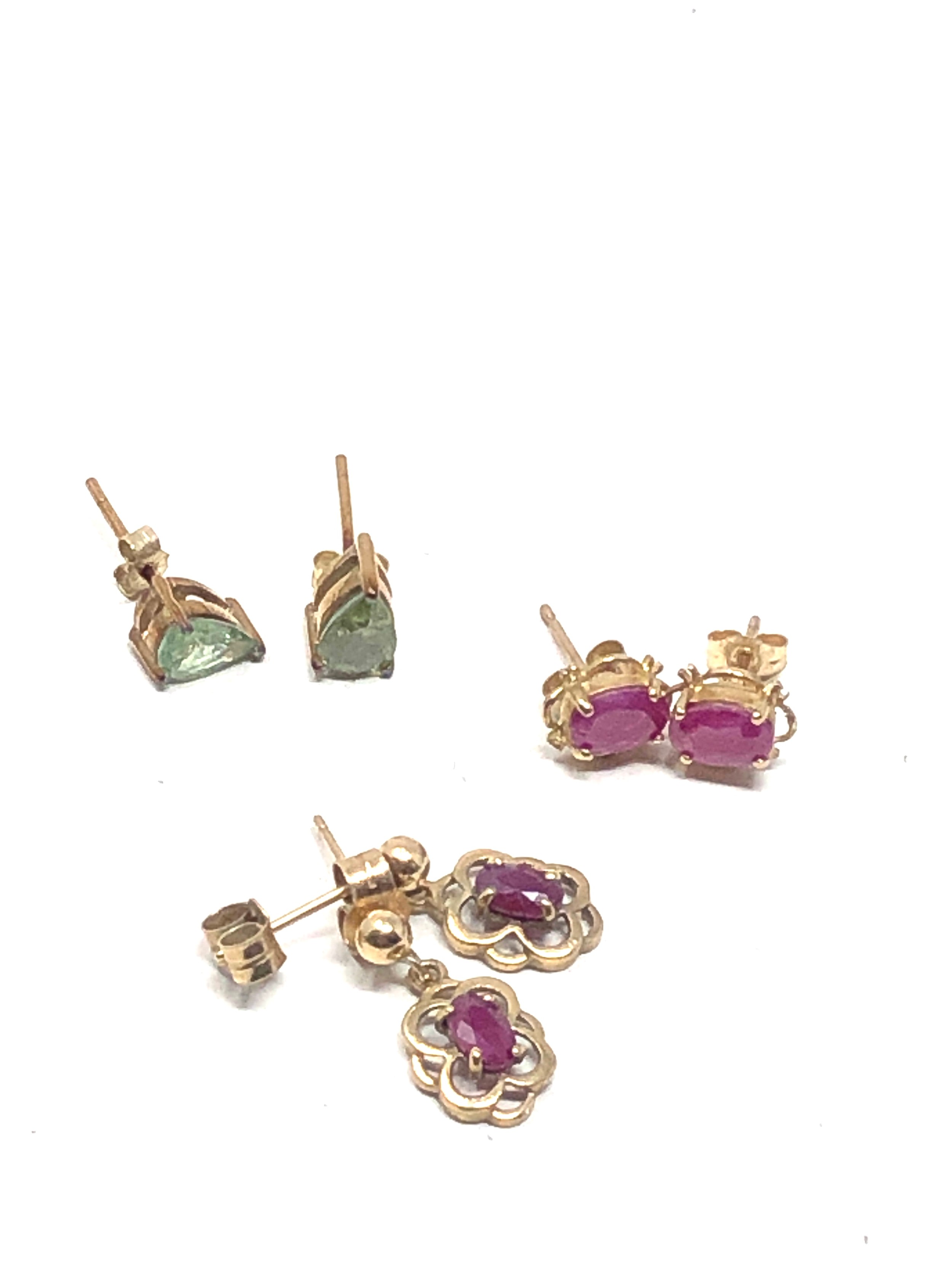 3 x 9ct gold gemstone drop and stud earrings inc. ruby & green gemstone (3g)