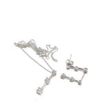2 x 9ct white gold diamond set drop earrings and bar pendant necklace set (2.8g)