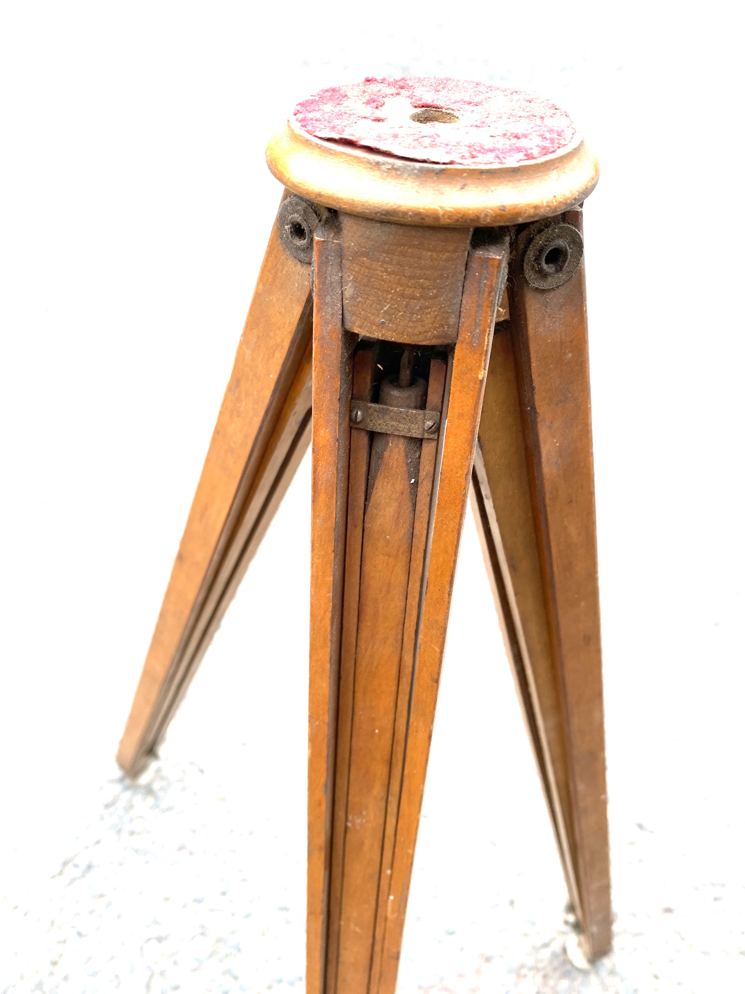 Vintage wooden adjustable height tripod, together with vintage camera equipment - Image 5 of 6